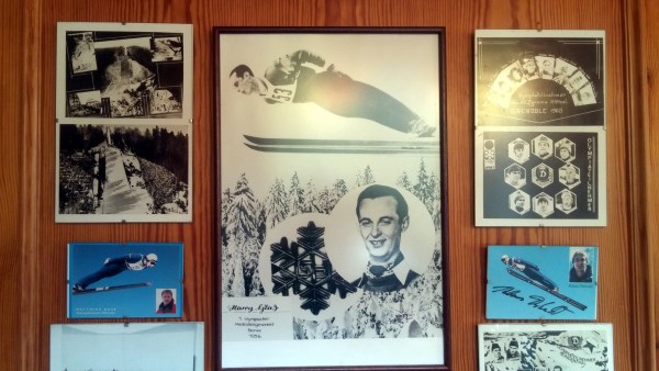 Wand mit sportlichen Erfolgen: Berühmte lokale Skispringer