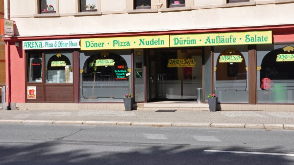 Arena Pizza und Dönerhaus Straßenfront