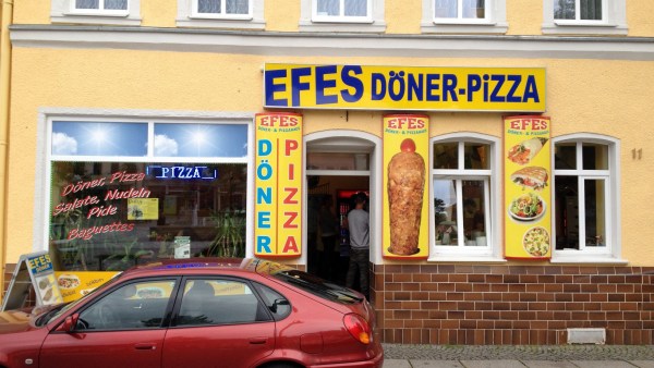 Außenansicht Efes, Pizza- und Dönerhaus