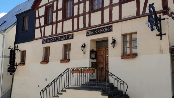 Außenansicht Haus Eingang Restaurant zum Griechen in Adorf